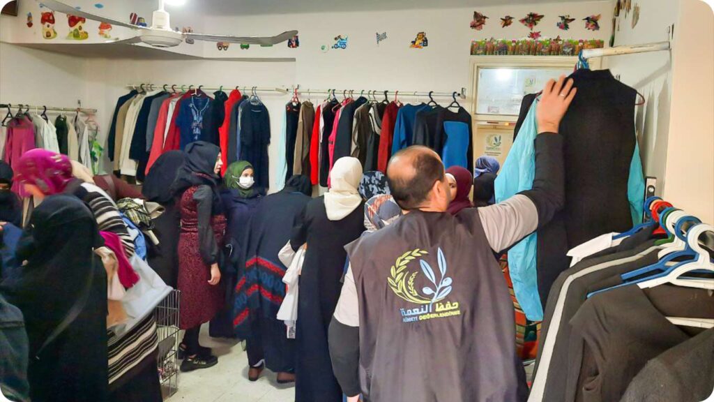 Clothing fair project to distribute free clothing